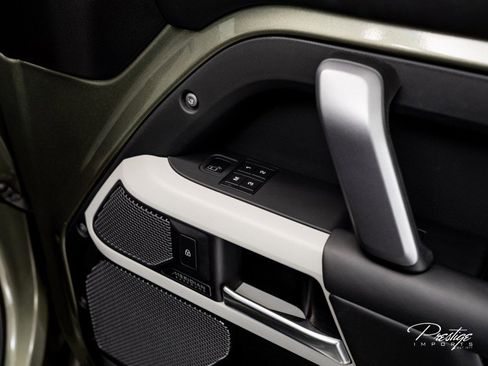 Used 2021 Land Rover Defender 110 X-Dynamic HSE image 32