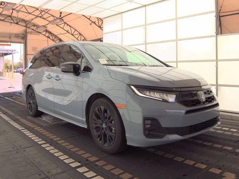 Used 2025 Honda Odyssey Sport-L image 4