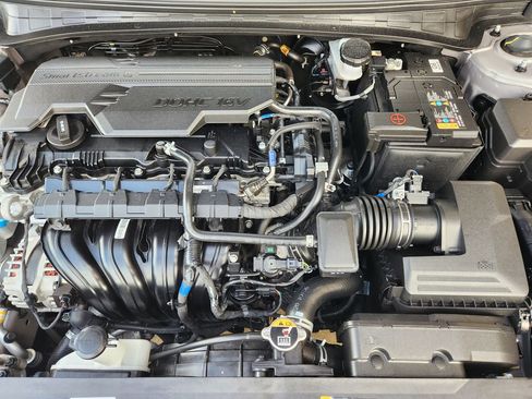 Used 2025 Hyundai Elantra SEL FWD image 30