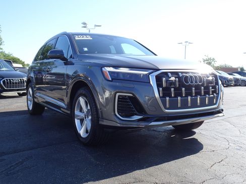 Certified 2025 Audi Q7 Premium image 6