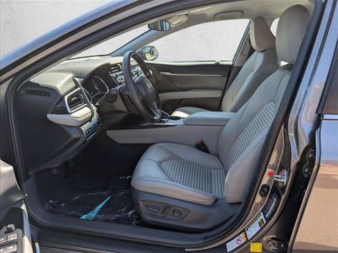 Used 2018 Toyota Camry SE FWD image 14