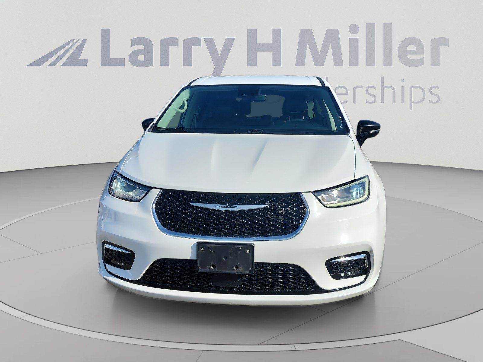 Used 2024 Chrysler Pacifica Touring-L FWD image 8