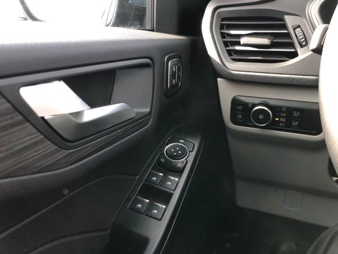 New 2026 Ford Escape Plug-in Hybrid w/ PHEV Premium Package image 18