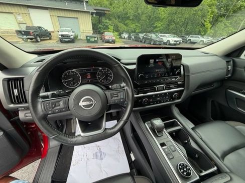 Used 2023 Nissan Pathfinder SL AWD/4WD image 20