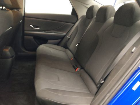 Used 2024 Hyundai Elantra SE FWD image 18