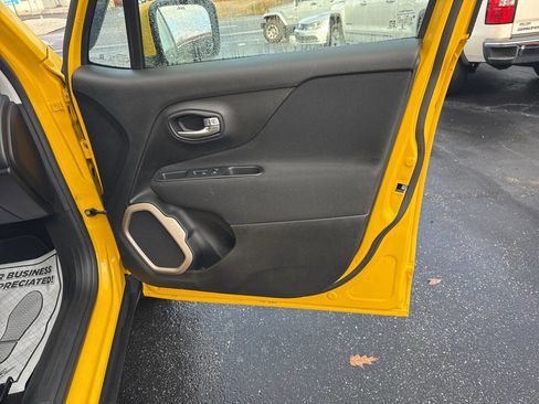 Used 2017 Jeep Renegade Latitude image 24