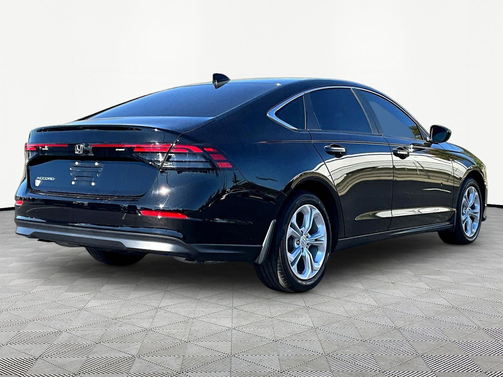 Used 2025 Honda Accord LX image 6