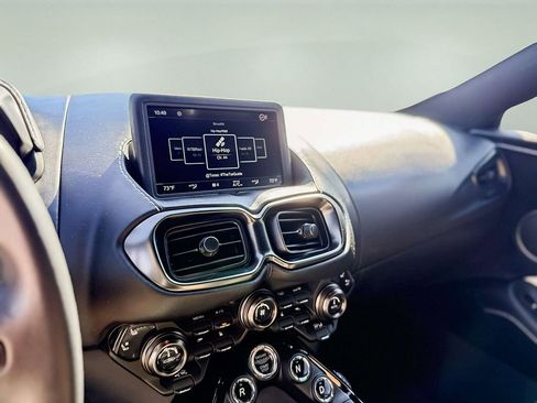 Used 2023 Aston Martin V8 Vantage Coupe image 24