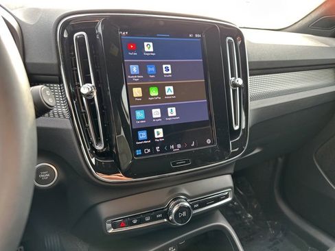 Certified 2025 Volvo XC40 B5 Plus image 24