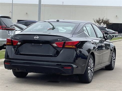 Used 2023 Nissan Altima 2.5 SV image 4