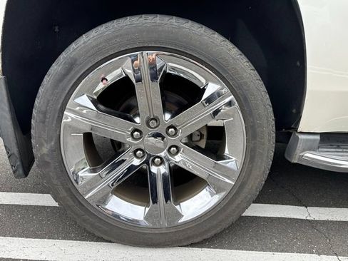 Used 2015 Cadillac Escalade Luxury AWD/4WD image 8
