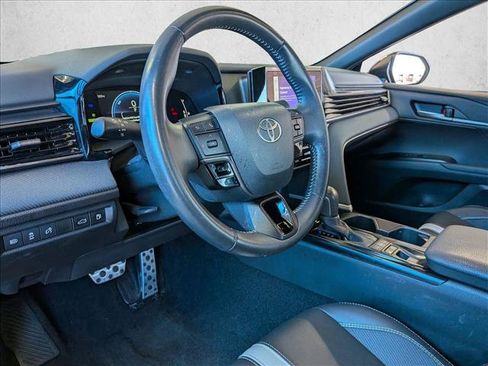 Used 2025 Toyota Camry SE FWD image 8