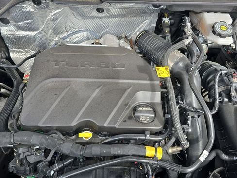 Certified 2025 Chevrolet Trax RS w/ Sunroof Package image 31