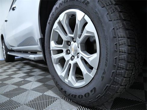 Used 2020 Chevrolet Silverado 1500 LT image 2