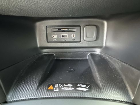 Used 2023 Chevrolet Equinox Premier FWD image 28