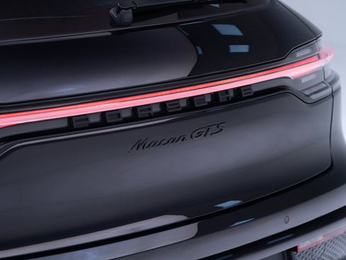 Certified 2025 Porsche Macan GTS image 13
