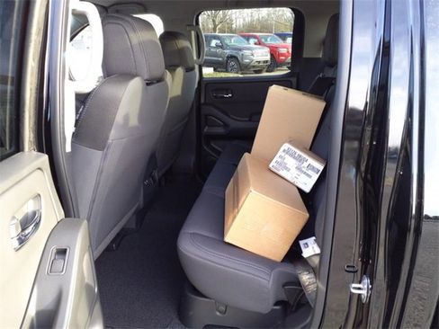 Certified 2024 Nissan Frontier SV w/ Technology Package image 9