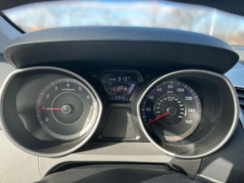 Used 2014 Hyundai Elantra SE image 11