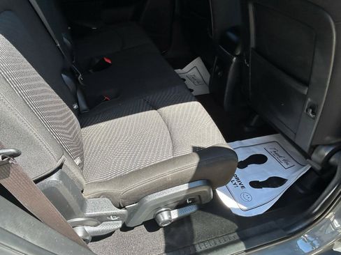 Used 2020 Dodge Journey SE w/ SE Popular Equipment Group FWD image 11