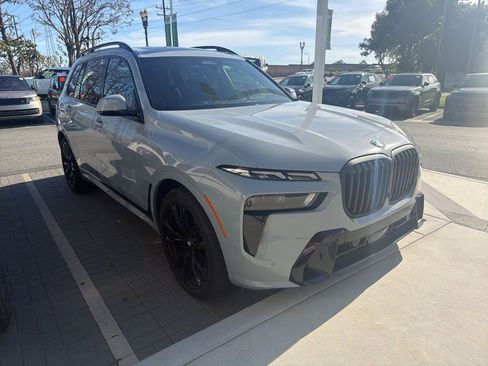 Used 2024 BMW X7 xDrive40i w/ M Sport Package AWD/4WD image 3