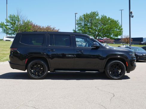 Used 2022 Jeep Wagoneer Series III AWD/4WD image 5