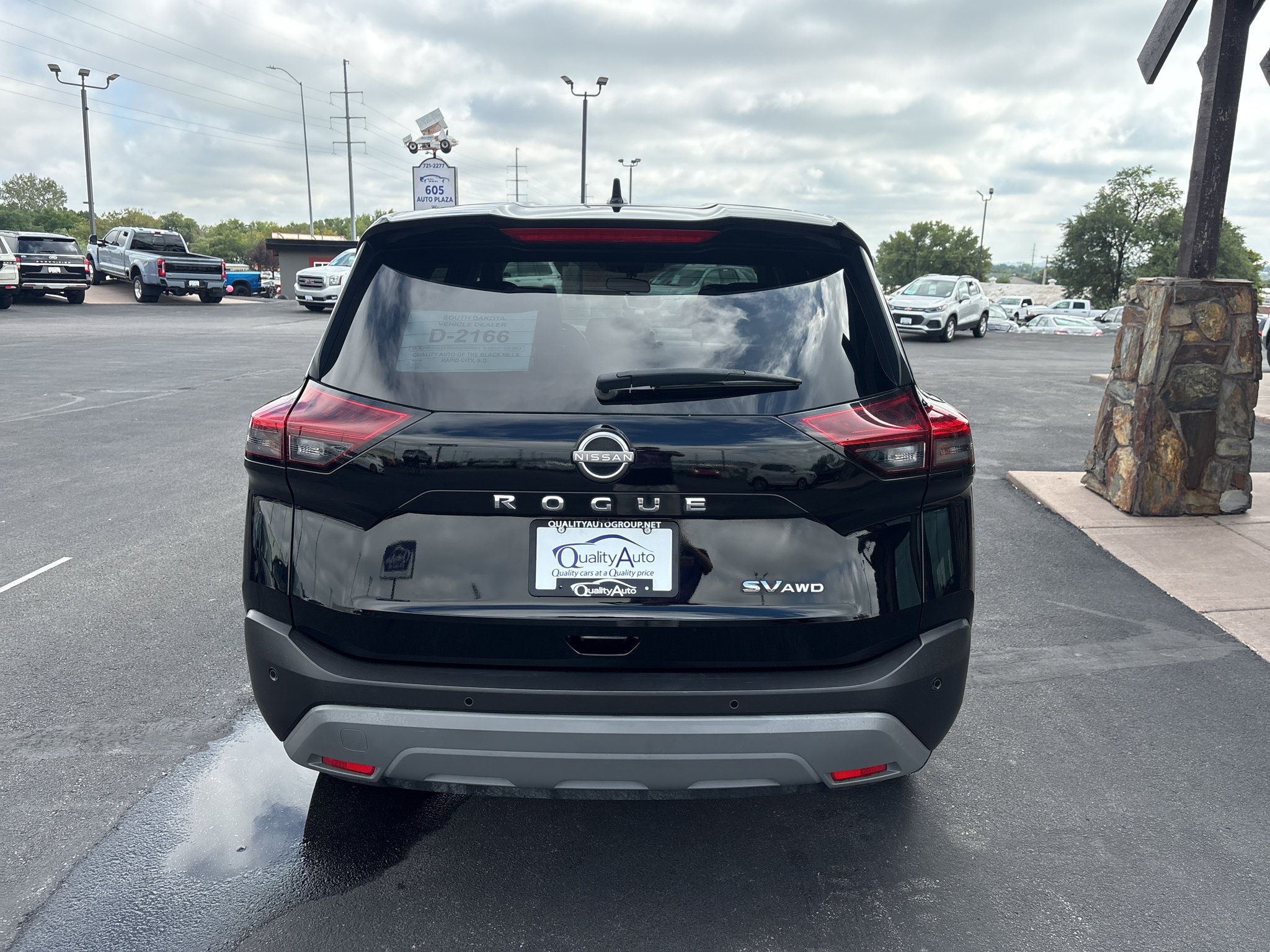 Used 2023 Nissan Rogue SV AWD/4WD image 7