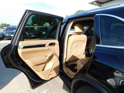Used 2014 Porsche Cayenne image 19