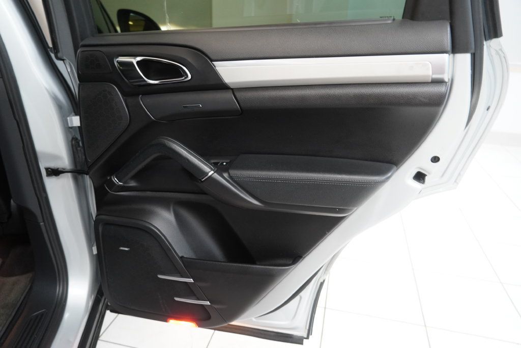 Used 2012 Porsche Cayenne AWD/4WD image 30