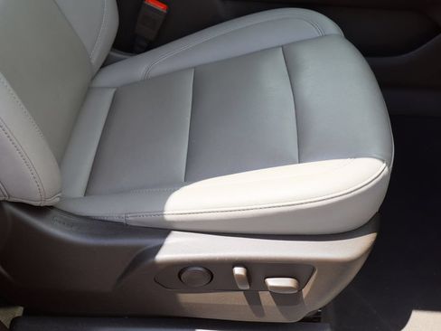 Used 2025 Chevrolet Tahoe LT RWD image 32