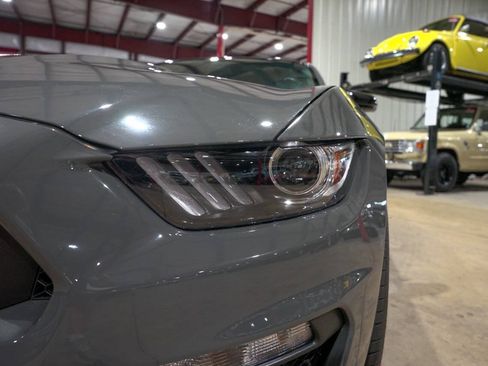 Used 2018 Ford Mustang Shelby GT350R w/ GT350R Equipment Group 920A RWD image 32