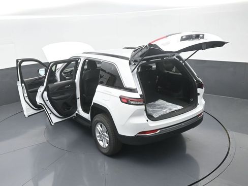 Used 2025 Jeep Grand Cherokee Laredo image 60