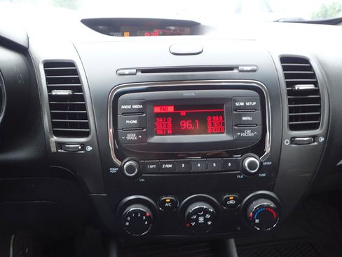 Used 2018 Kia Forte LX FWD image 16