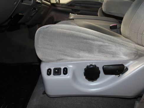 Used 2000 Ford Excursion XLT AWD/4WD image 16