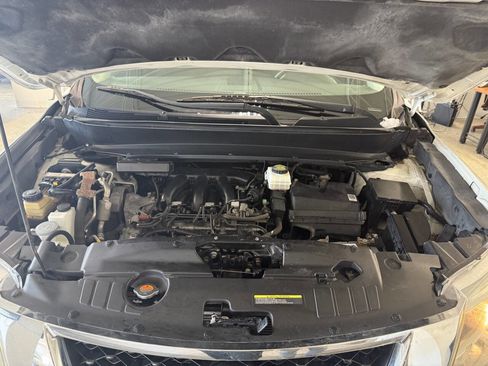 Used 2015 Nissan Pathfinder SL image 28