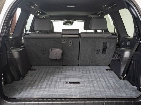 Used 2022 Lexus GX 460 Premium image 18