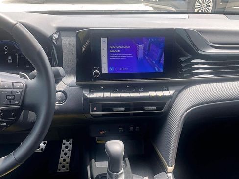 Used 2025 Toyota Camry SE w/ Convenience Package FWD image 7