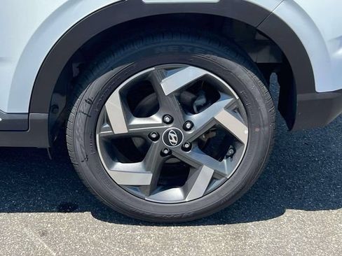 Used 2025 Hyundai Venue Limited FWD image 10