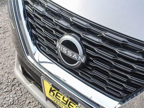 Used 2023 Nissan Rogue SV FWD image 14