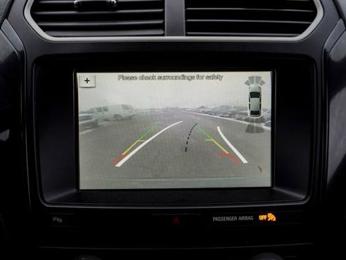 Used 2018 Ford Explorer XLT w/ XLT Appearance Package image 18