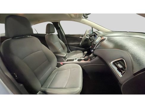 Used 2018 Chevrolet Cruze LT w/ Convenience Package FWD image 17