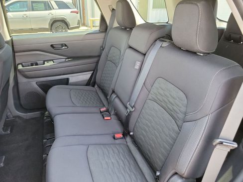 Used 2025 Nissan Pathfinder SV FWD image 12