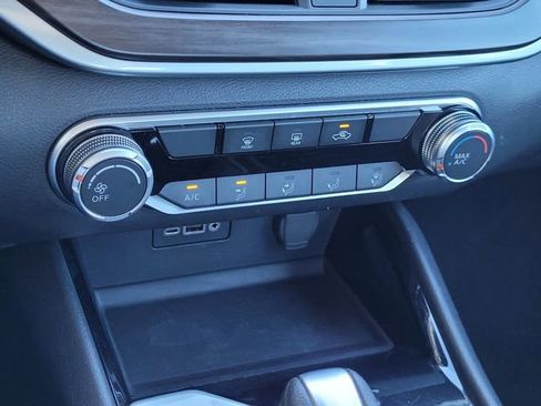 Used 2024 Nissan Altima 2.5 SV image 11