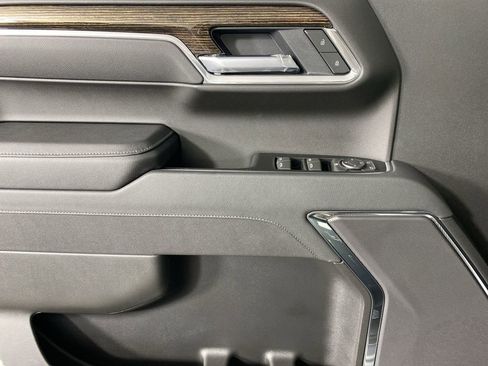 Used 2025 GMC Sierra 1500 Elevation image 22