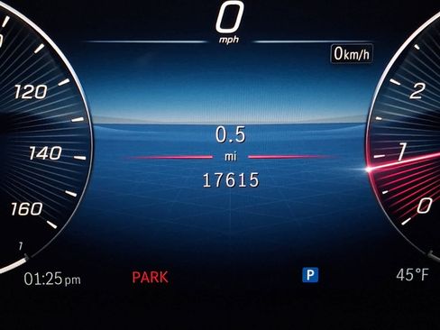 Used 2024 Mercedes-Benz GLB 250 4MATIC image 19