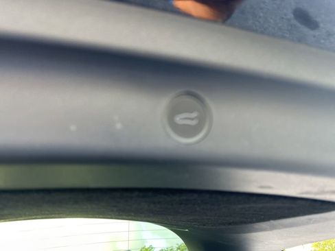 Used 2024 Tesla Model Y Performance image 30