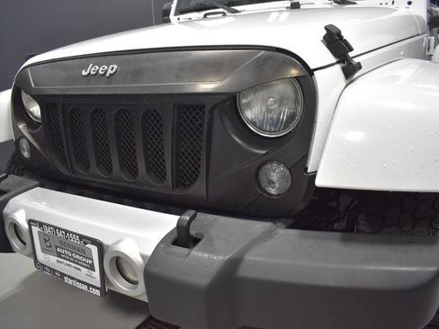 Used 2015 Jeep Wrangler Sahara w/ Connectivity Group AWD/4WD image 11