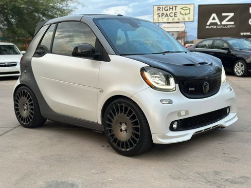 Used 2017 smart fortwo passion RWD image 5