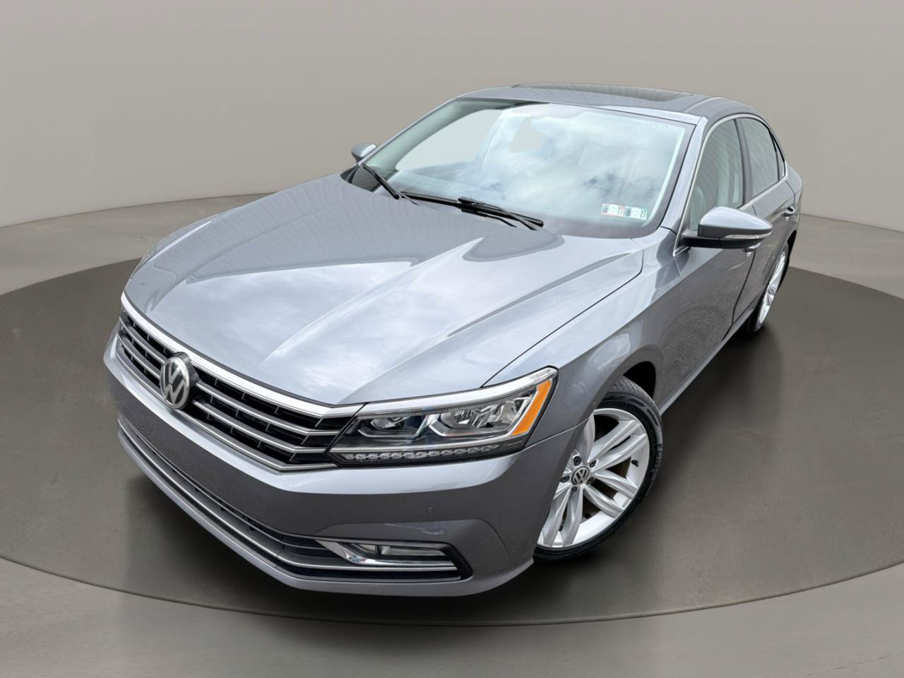 Used 2018 Volkswagen Passat 2.0T SE FWD image 2
