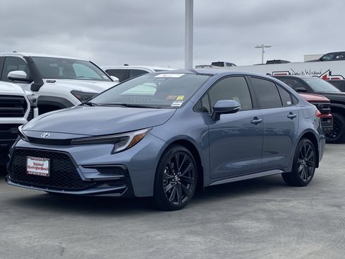Certified 2026 Toyota Corolla SE FWD image 5