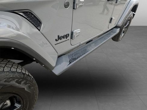 Used 2023 Jeep Wrangler Altitude image 32